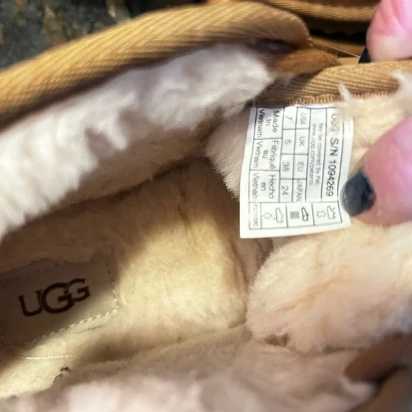 UGG Chestnut Shearling Lined Boots - Picture 5 of 6